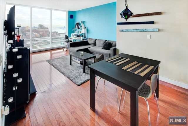 Foto del edificio - 1 Shore Ln