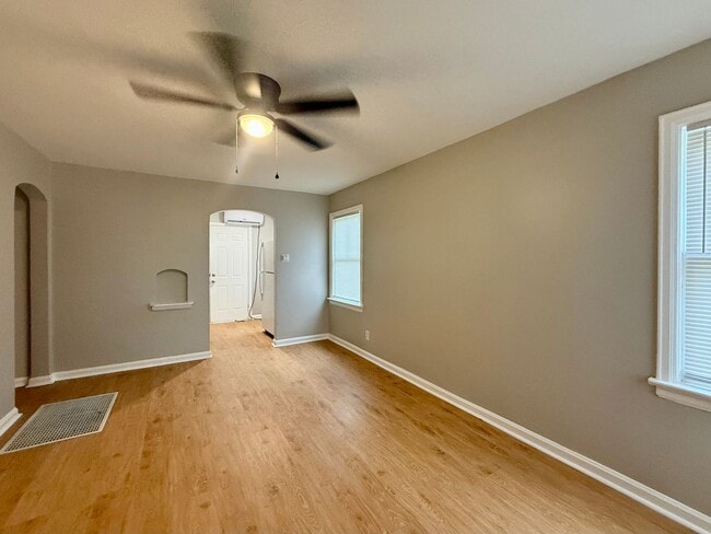 Foto del edificio - 440 N Indiana Ave