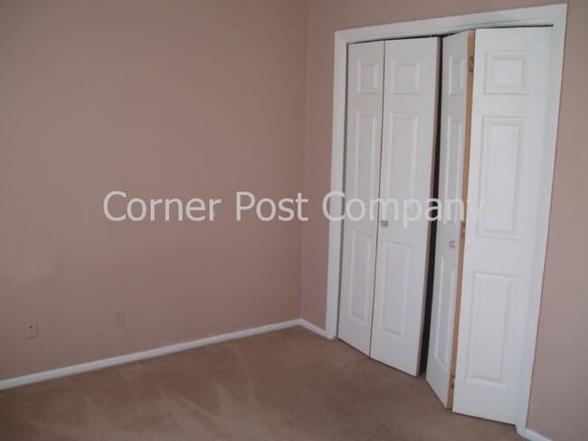 Building Photo - 2 Bedroom Apartment