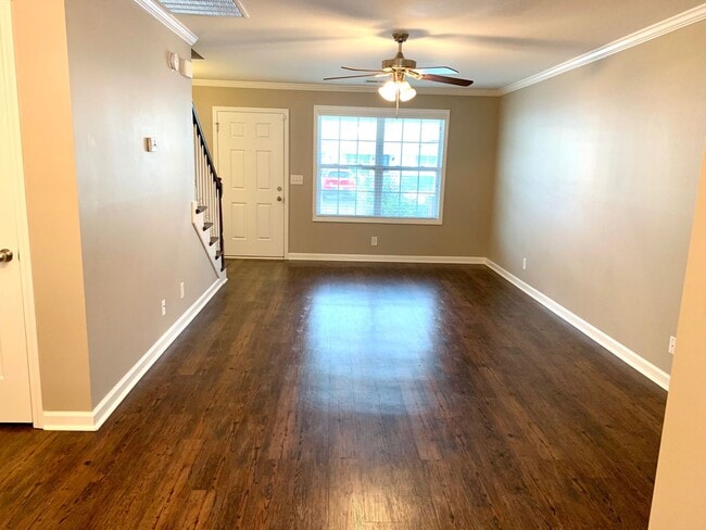 Building Photo - 318 Sam Houston Cir