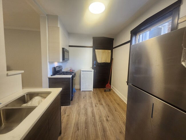 Foto del edificio - 10954 S Vernon Ave