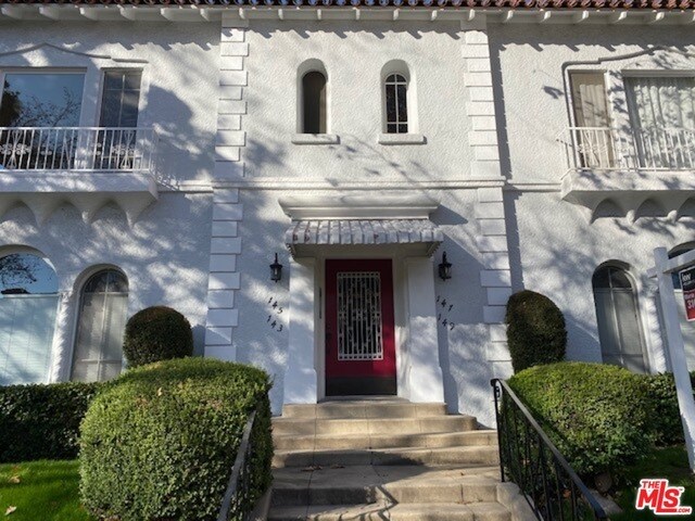 Building Photo - 145 N Sycamore Ave