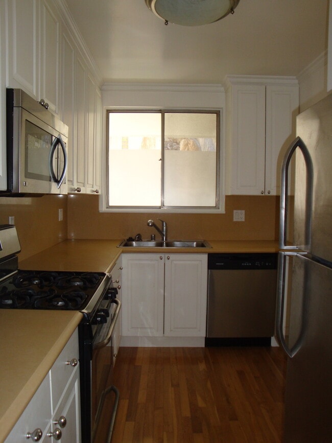 Building Photo - 1538 N Hayworth Ave