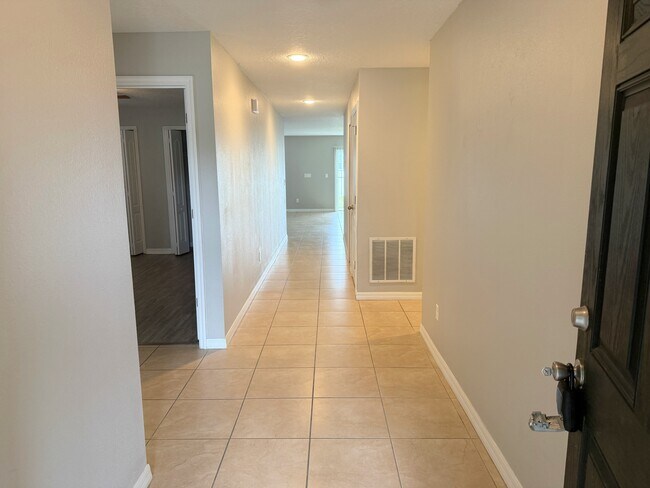 Building Photo - 728 Sunny Stroll Dr