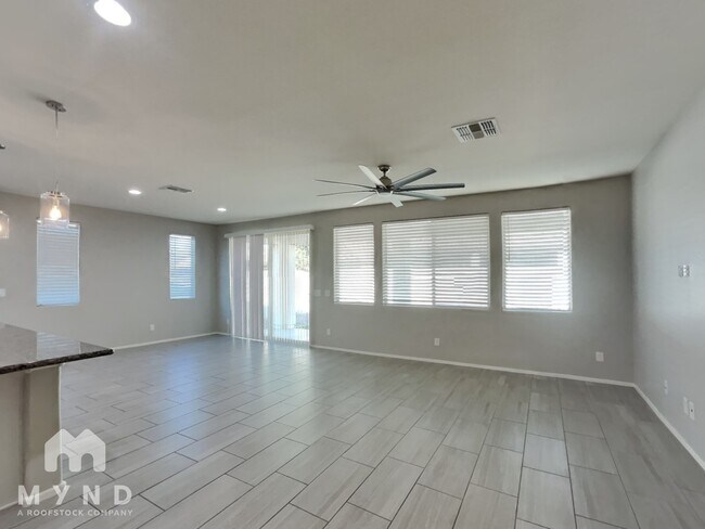 Foto del edificio - 22592 Via Estancia