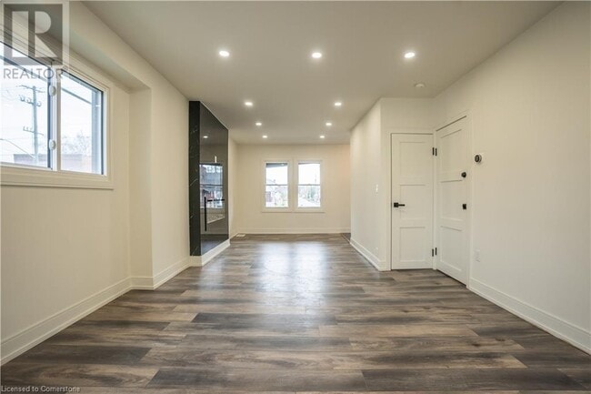 Photo du bâtiment - 145 Gage Ave N