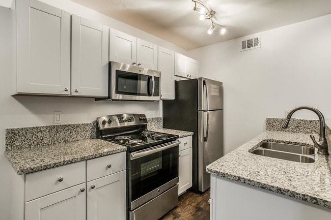 Building Photo - 4633 Fairmount St