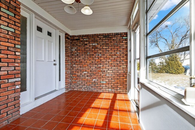 Foto del edificio - 77 Marsh Ave