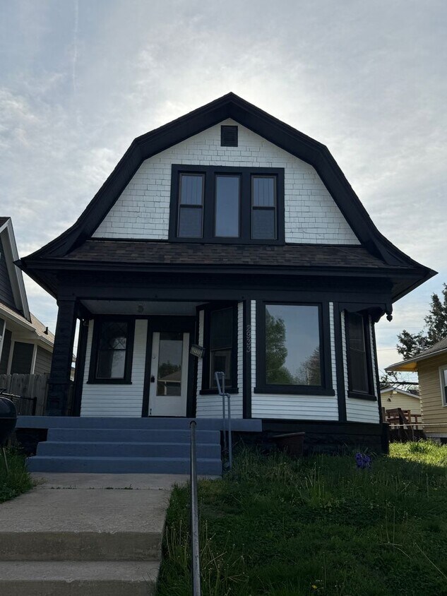 Large 4 bedroom Home in THe Monon Yard Neighborhood, Available NOW! - Large 4 bedroom Home in THe Monon Yard Neighborhood, Available NOW!