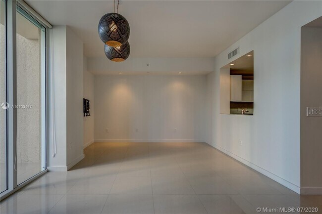 Foto del edificio - 3330 NE 190th St