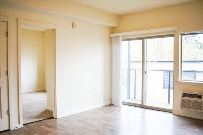 Foto del edificio - Great 1 Bdr w/Washer/Dryer, Private Balcony + SUMMER SAVINGS!