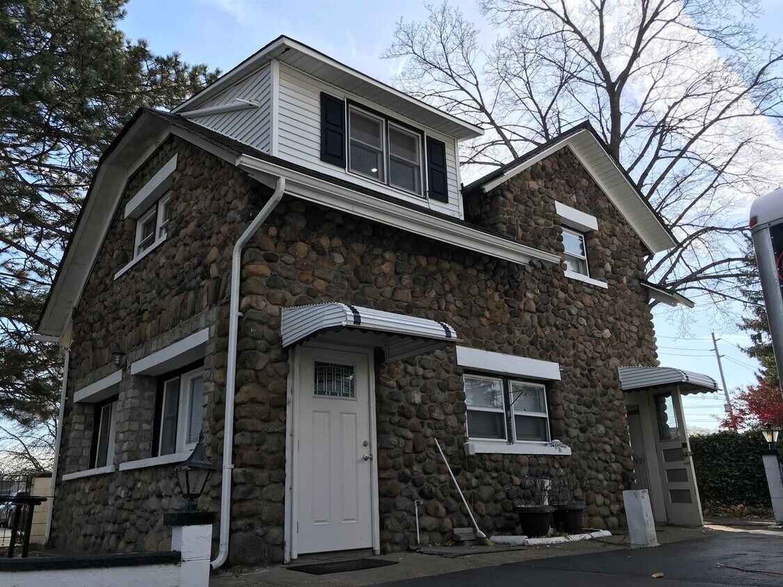 Primary Photo - 5-21-21 Berdan Ave