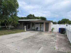 Building Photo - 2016 SW 37th Ave