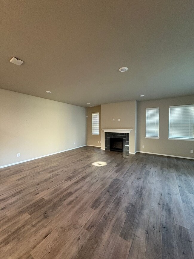 Foto del edificio - Beautiful Ten Trails Fenced Home with 2 Ca...
