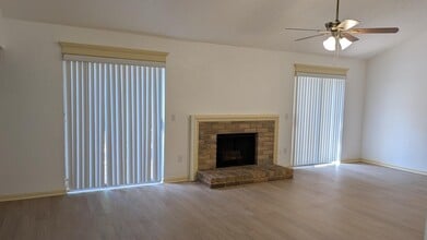 Building Photo - 3102 E Heatherock Cir