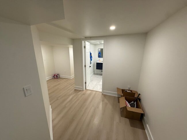 Building Photo - Large House in Cherry Hill East for Rent