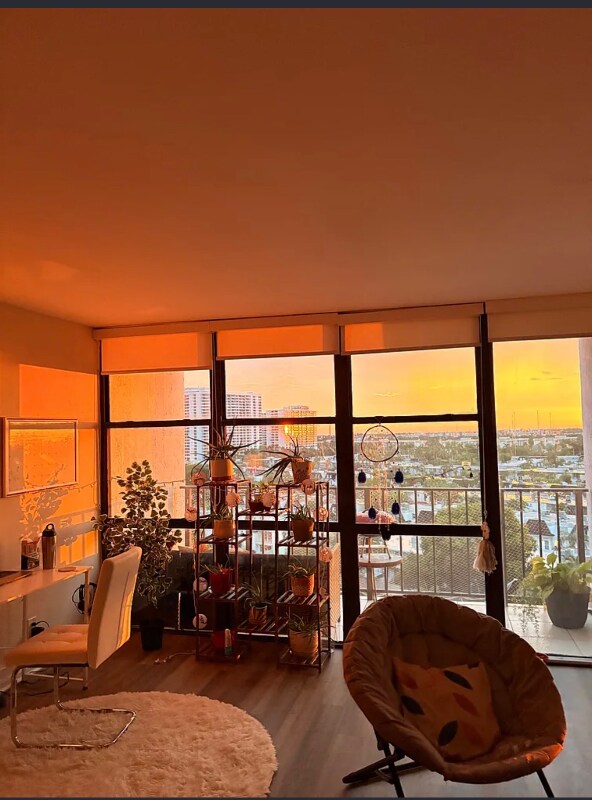 Foto del edificio - 1000 Parkview Dr