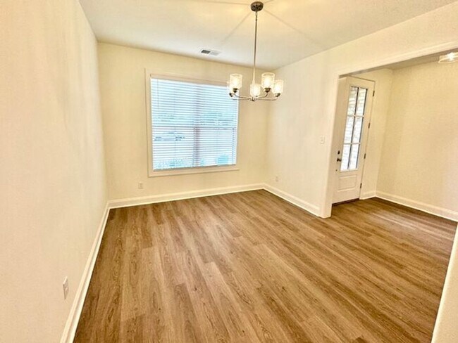 Foto del edificio - Now Leasing A 5 Bedroom 3 Bath Home In Olive Branch @ Southbranch