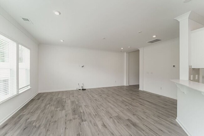 Building Photo - 13014 Rover St