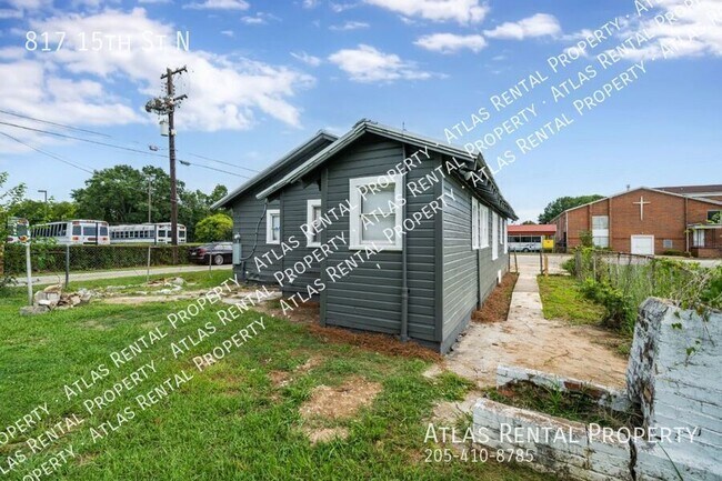 Building Photo - 817 15th St N