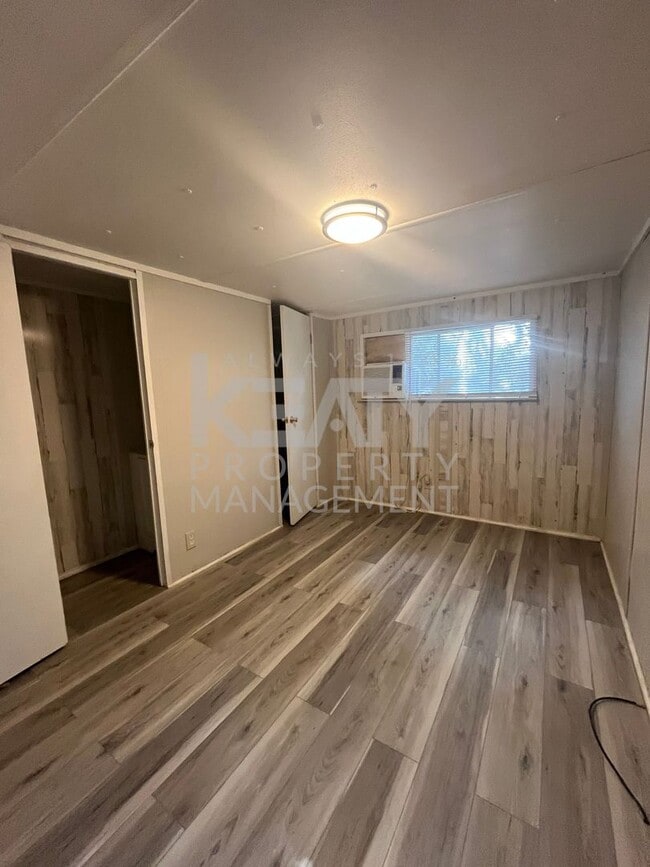 Building Photo - 3 bedroom Mobile Home Now Available!