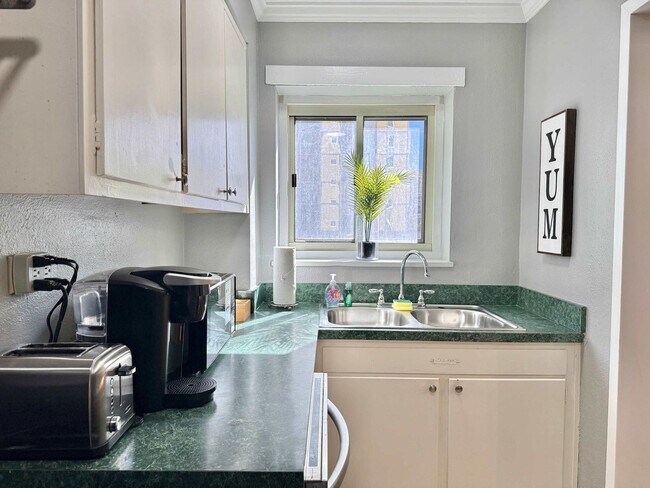 Foto del edificio - 300 Peachtree Rd NE