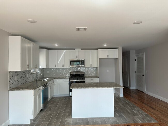 Building Photo - 887 S 14th St