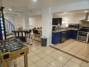 Building Photo - 812 Marlin St