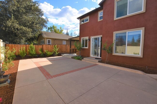 Building Photo - Gorgeous Home in Desirable Los Gatos: Four Bedrooms, Two and One-Half Bathrooms SFR