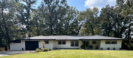 Building Photo - 704 Akers Rd