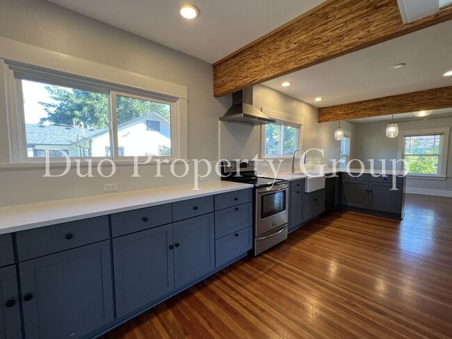 Building Photo - Charming Washburne Home