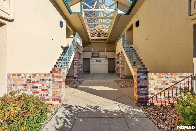 Building Photo - Well-maintained  2BR Condo in Englewood