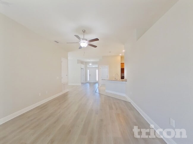 Foto del edificio - 387 Buchannan Dr