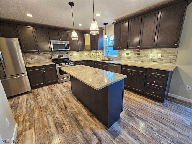 Building Photo - 687 Brookside Ln