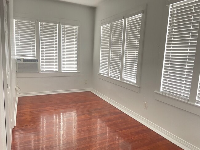 Foto del edificio - 4310 Mt Vernon St