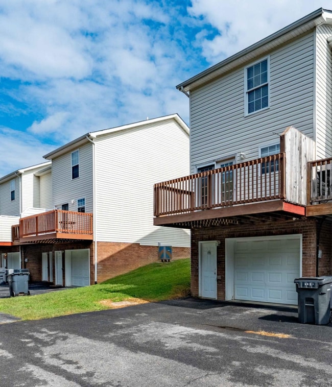 Building Photo - Now Available | 2 Bedroom 2.5 Bath | Bristol, TN