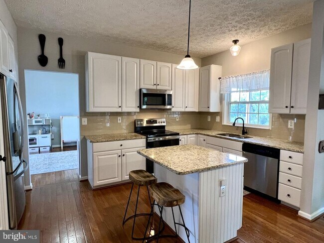 Building Photo - 300 Powdersby Rd