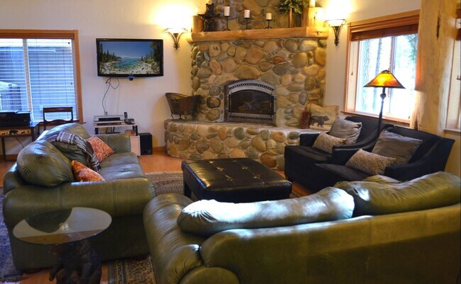 Foto del edificio - Sweet 2BD Cabin! Avail for a 3-6 month Winter lease! Available 12/01/25- 4/30/26