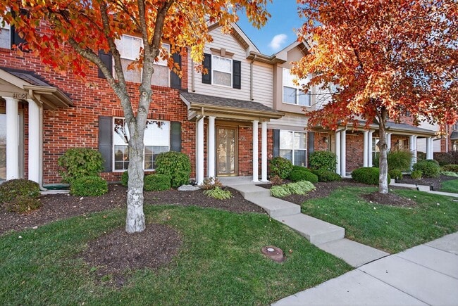 Building Photo - Spacious 3BR Townhome Across From Neighbor...