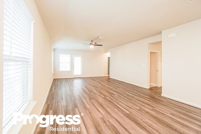 Building Photo - 127 W Nakoma Dr