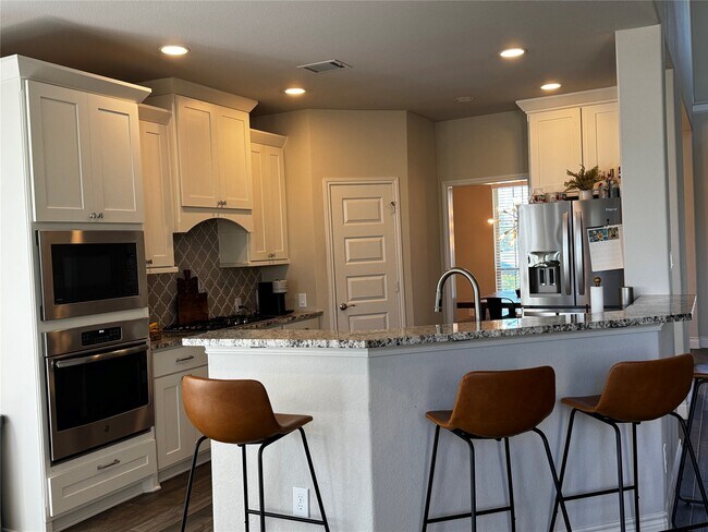 Foto del edificio - 2361 Olive Forest Ln