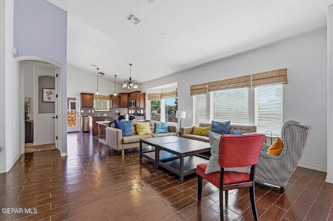 Foto del edificio - 13470 Everingham St