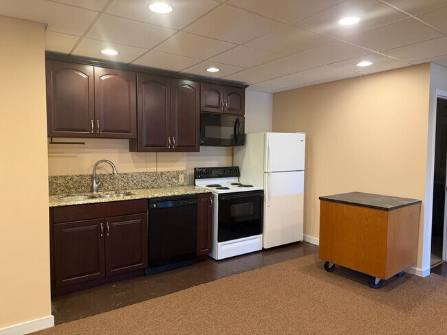 Foto del edificio - 2202 Hollins Mill Rd