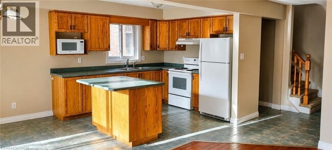 Building Photo - 706 Keatswood Crescent