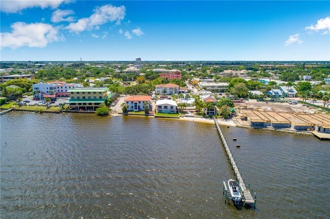 Foto del edificio - 105 SE Seminole St