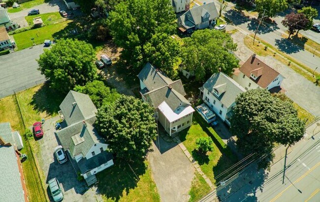 Foto del edificio - 1179 Lyell Ave