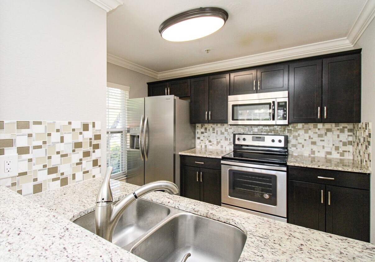 Primary Photo - ***2 BED + DEN/2.5 BATH RENTAL***PERFECT L...