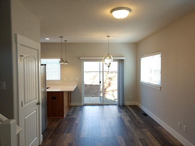 Building Photo - BIGFIR1055-1057