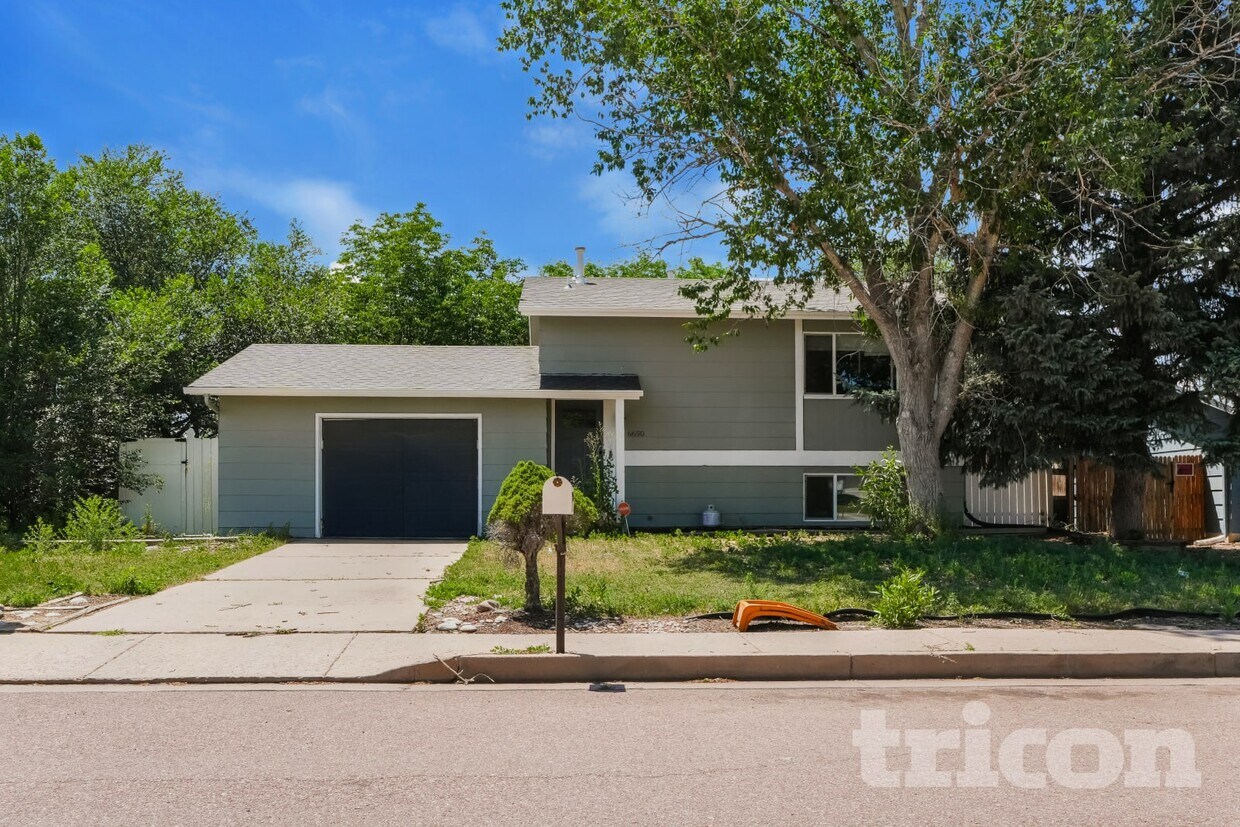 Foto principal - 6650 Brook Forest Dr