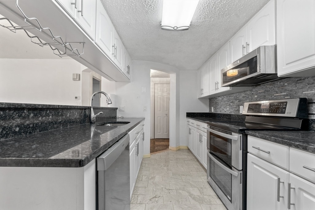 Foto principal - 165 Cottage St